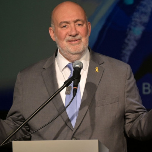 Afiș care interzicea accesul evreilor în Germania, comparat cu mesajele naziste