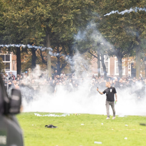 Protest anti-imigrație la Haga degenerat în confruntări cu poliția