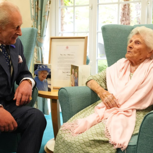 Regele Charles a vizitat-o pe cea mai vârstnică persoană din lume, Ethel Caterham