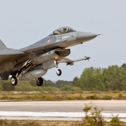 NATO analizează răspunsul în cazul încălcării spațiului său aerian de către avioane rusești