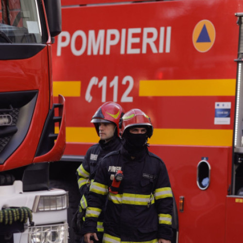 Explozie la un bloc din Bistriţa: un pensionar rănit, alte persoane evacuate