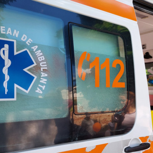 Bărbat de 85 de ani, în stare gravă după ce a căzut de pe targă la Ploieşti
